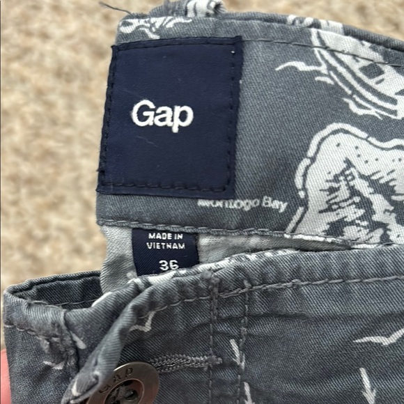 NWOT Gray and White Shorts - Picture 3 of 4